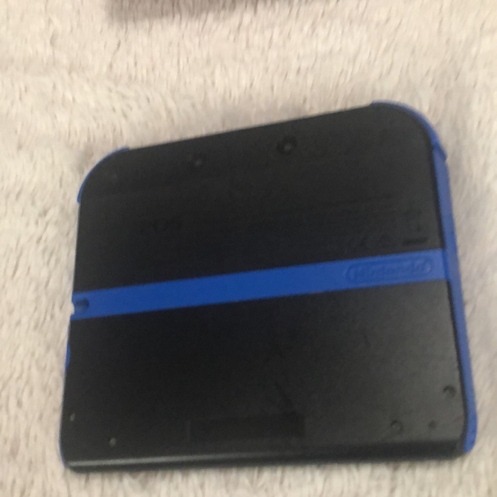Nintendo 2DS bundle - Picture 3 of 10